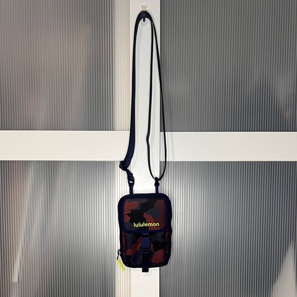 Lululemon zip-top crossbody bag - Picture 2 of 8